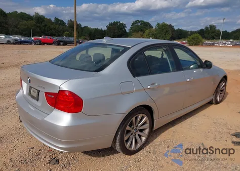 2011 BMW 328I xDrive z USA, uszkodzony, nr VIN WBAPK5C50BA659235